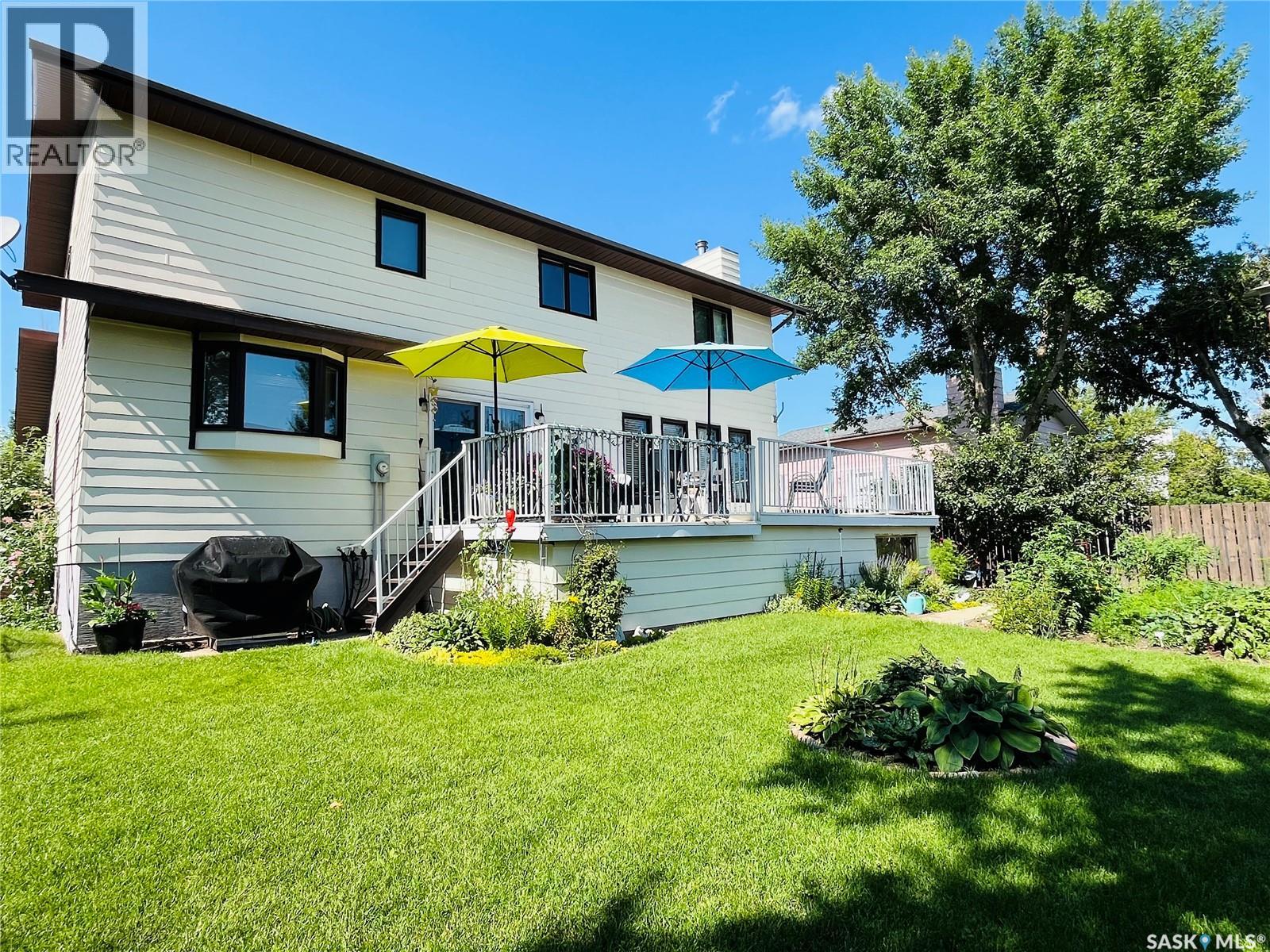 Photo 3 of 330 Cowie Crescent, Swift Current SK