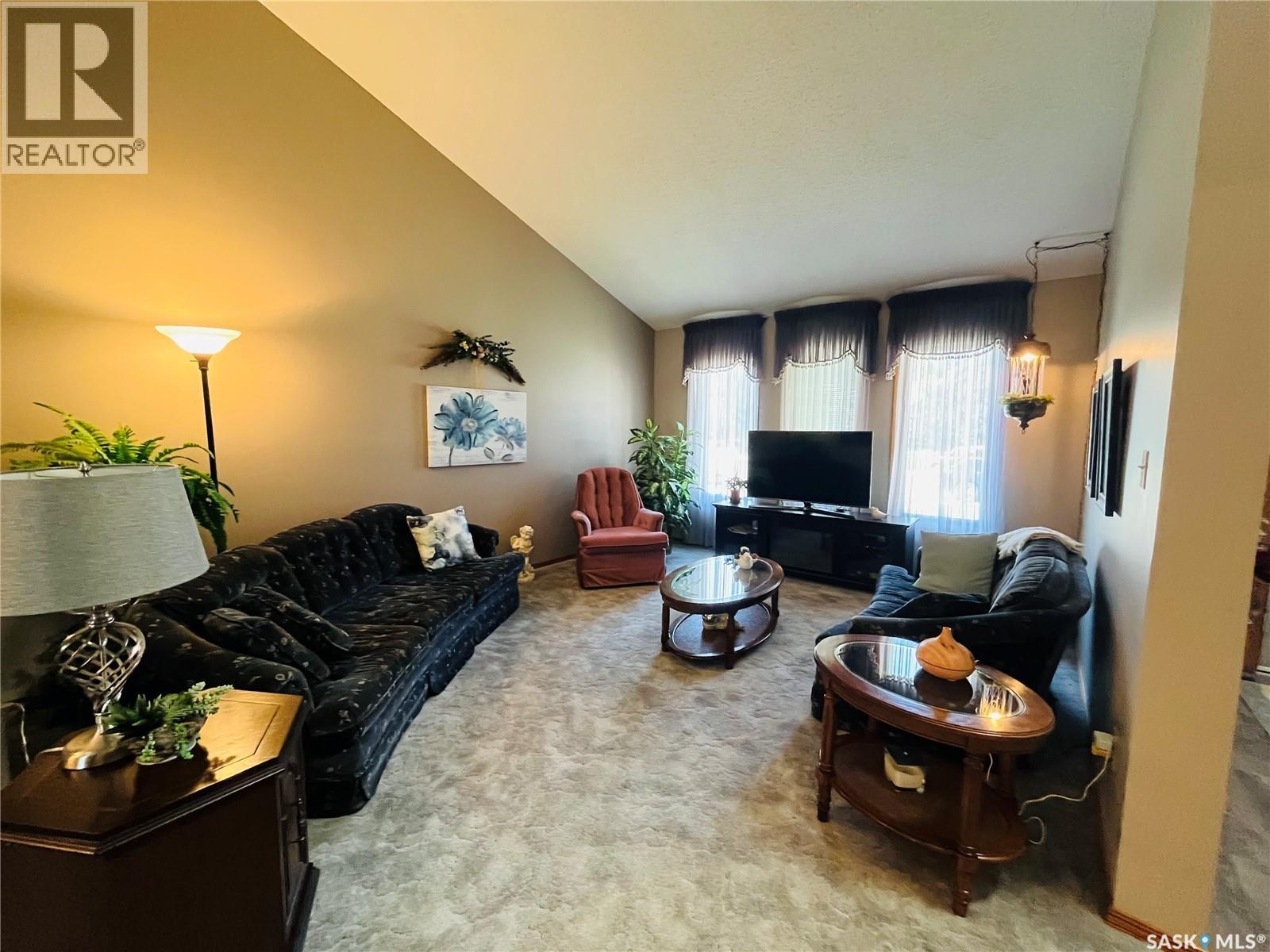 Photo 5 of 330 Cowie Crescent, Swift Current SK