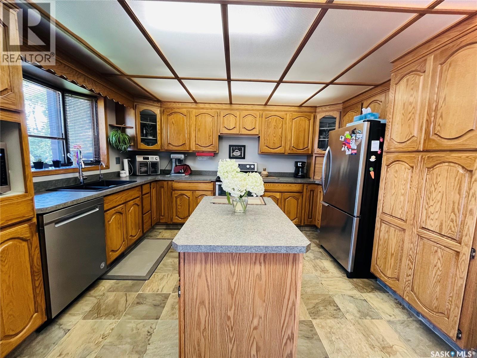 Photo 8 of 330 Cowie Crescent, Swift Current SK