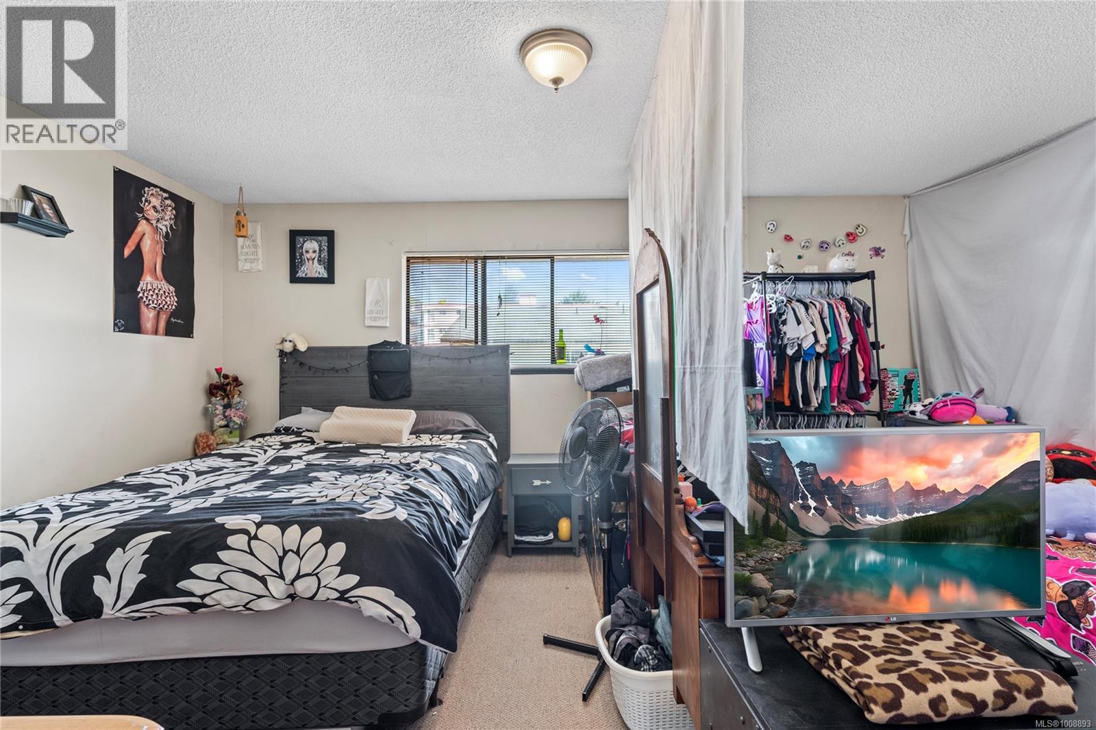 Photo 11 of A 1060 St George Cres, Nanaimo BC