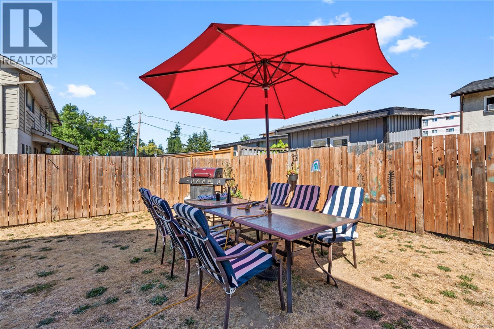 Photo 4 of A 1060 St George Cres, Nanaimo BC