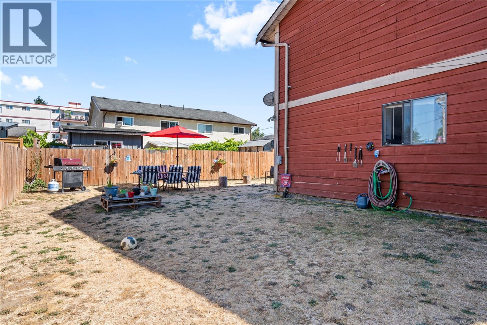 Photo 6 of A 1060 St George Cres, Nanaimo BC