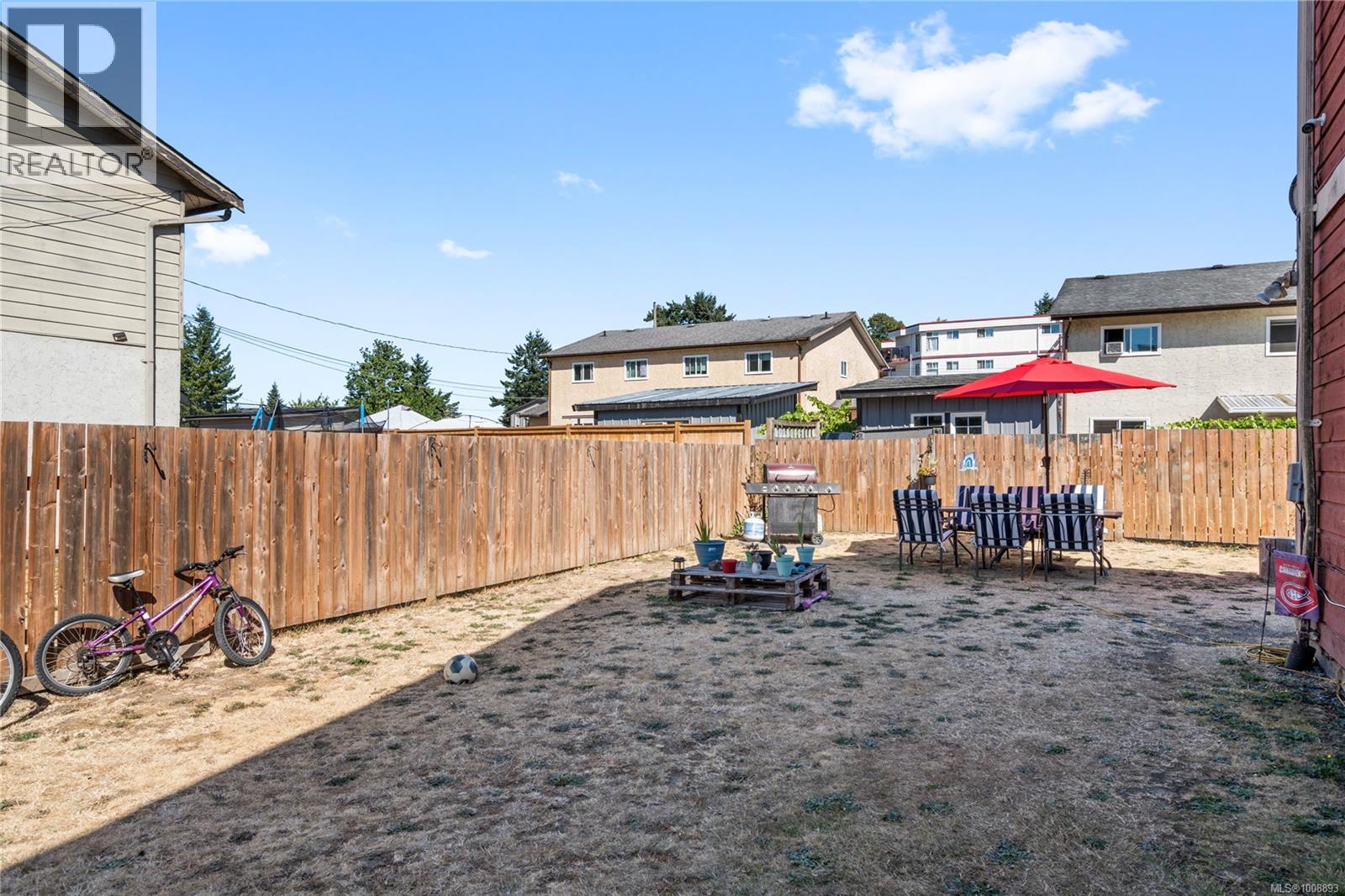 Photo 12 of A 1060 St George Cres, Nanaimo BC