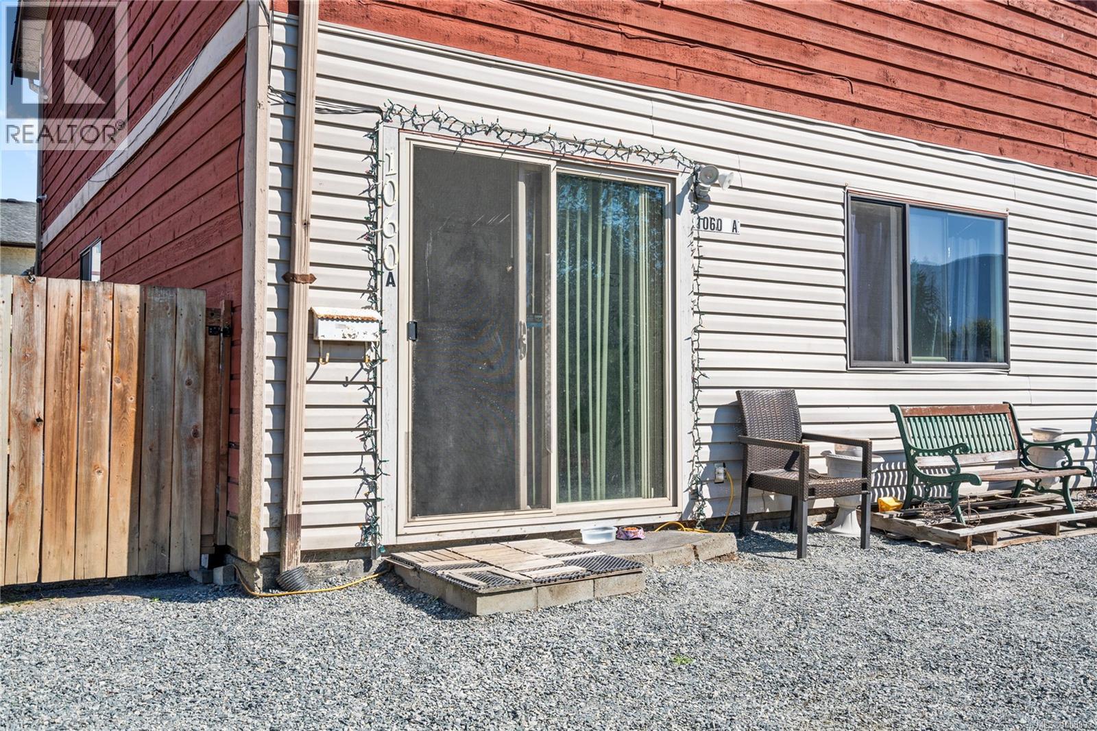 Photo 7 of A 1060 St George Cres, Nanaimo BC