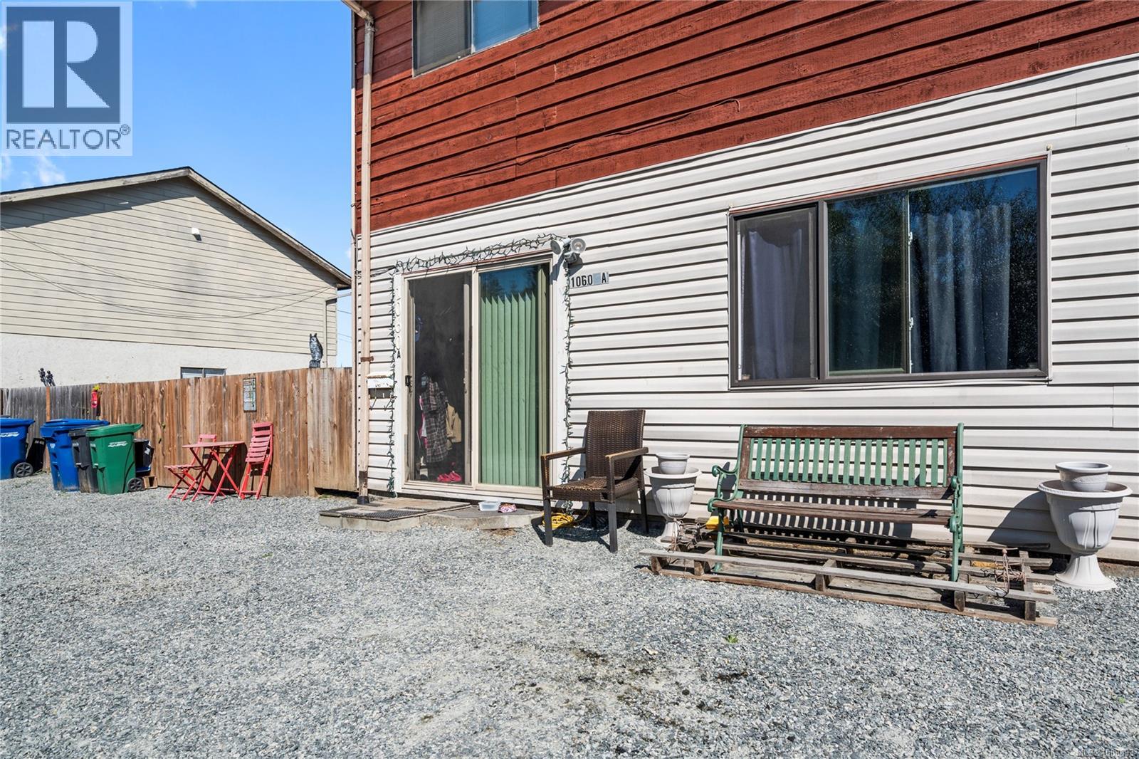 Photo 14 of A 1060 St George Cres, Nanaimo BC