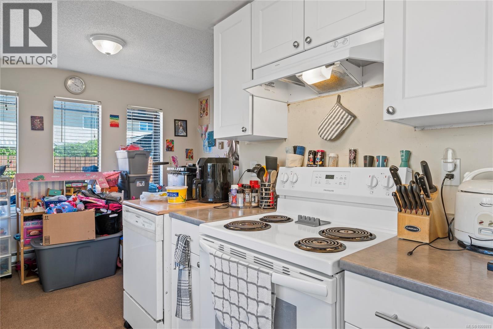 Photo 2 of A 1060 St George Cres, Nanaimo BC