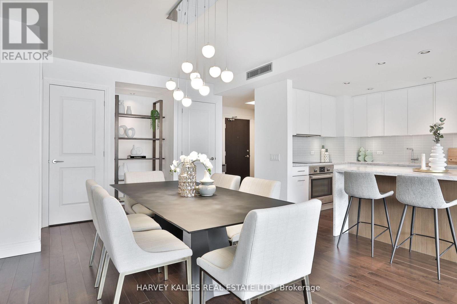 Photo 2 of 306 1 Benvenuto Place, Toronto ON
