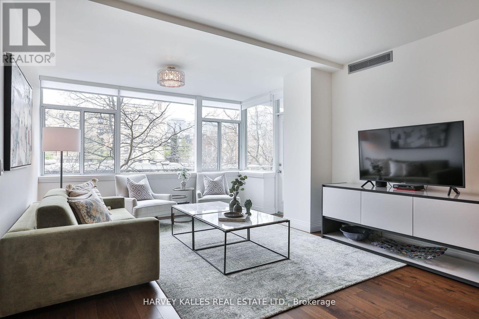 Photo 9 of 306 1 Benvenuto Place, Toronto ON