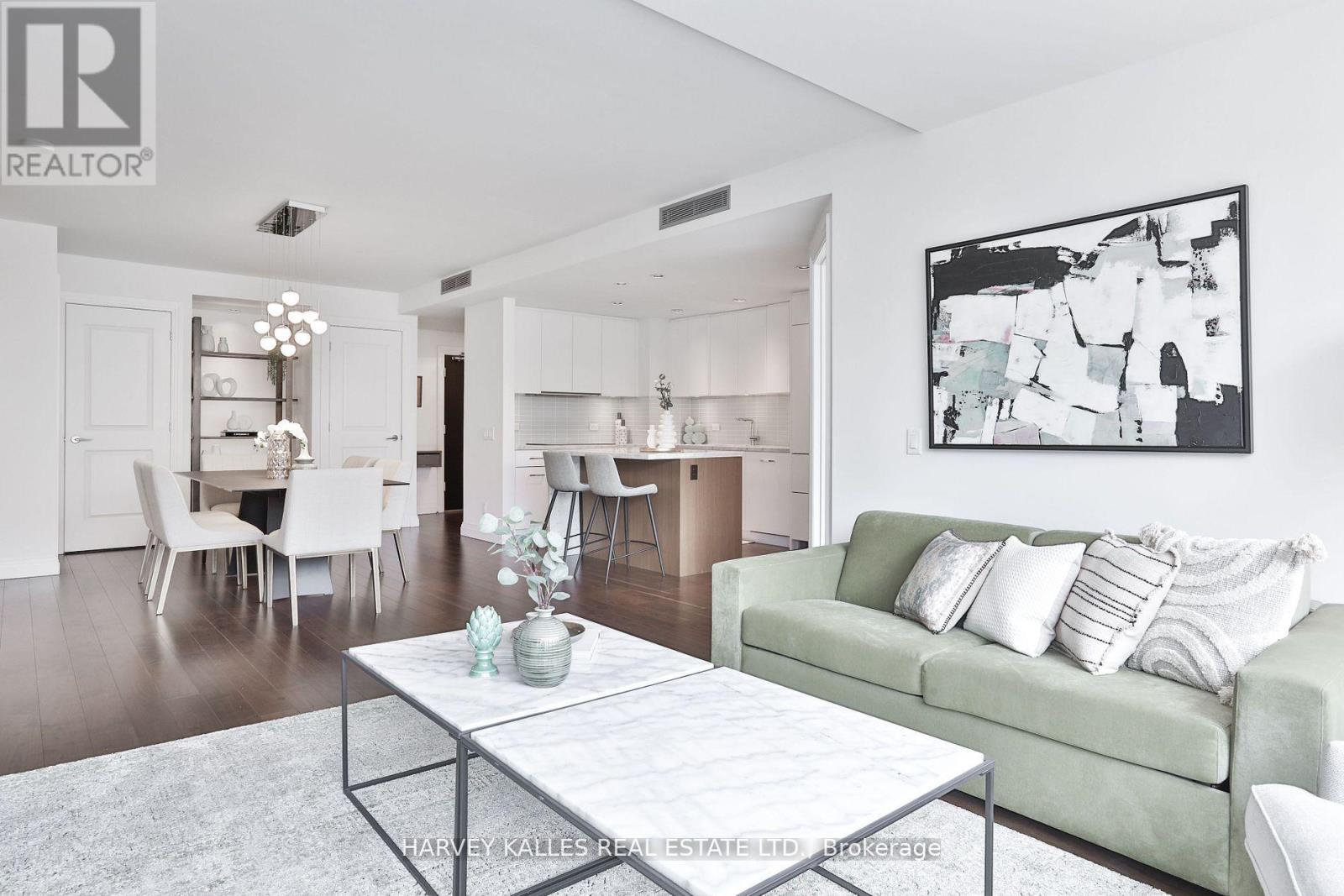 Photo 8 of 306 1 Benvenuto Place, Toronto ON
