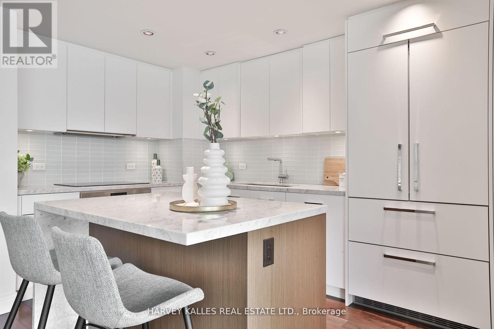Photo 13 of 306 1 Benvenuto Place, Toronto ON