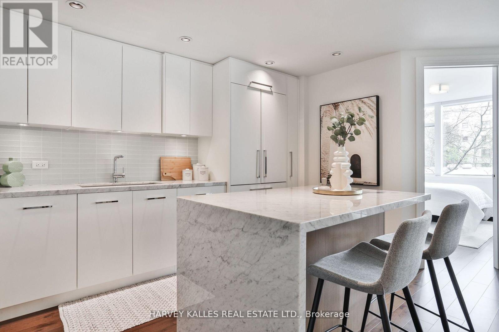 Photo 33 of 306 1 Benvenuto Place, Toronto ON