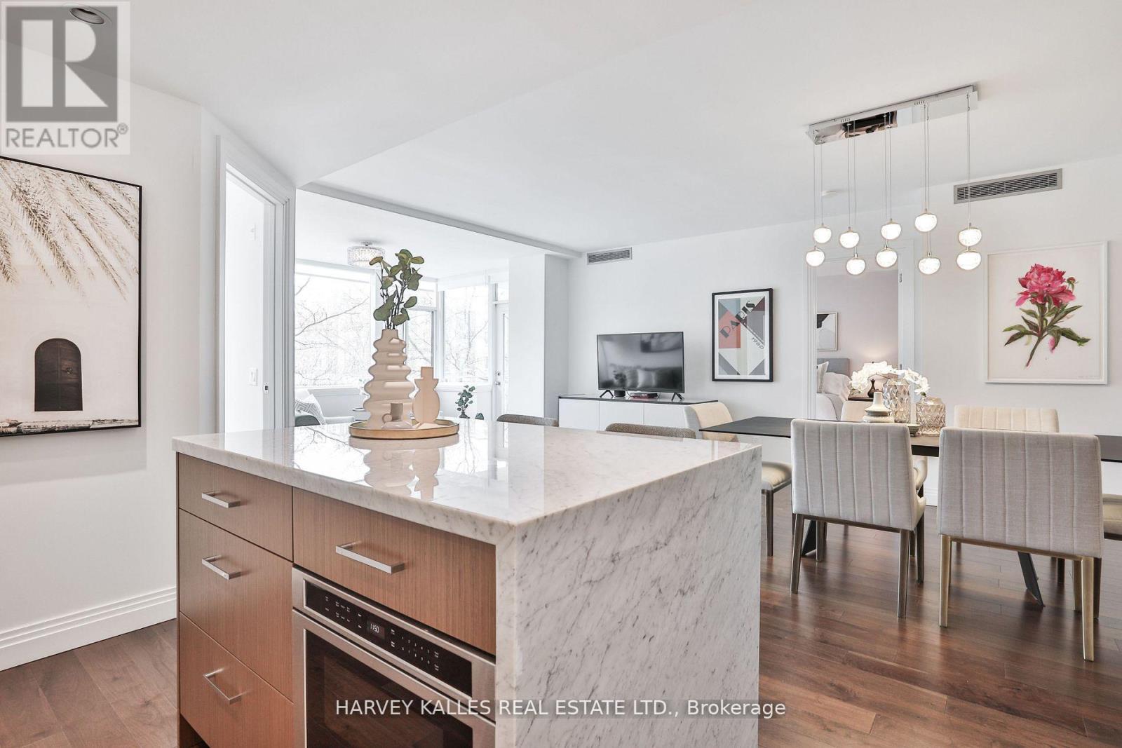 Photo 11 of 306 1 Benvenuto Place, Toronto ON
