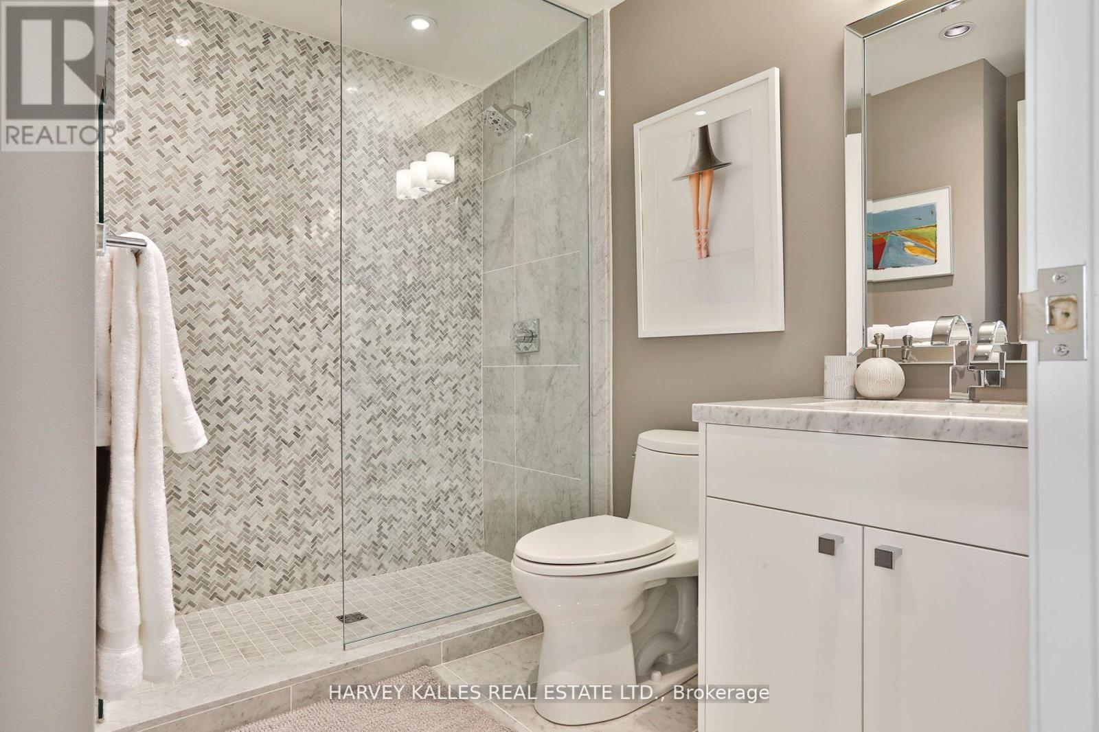 Photo 15 of 306 1 Benvenuto Place, Toronto ON