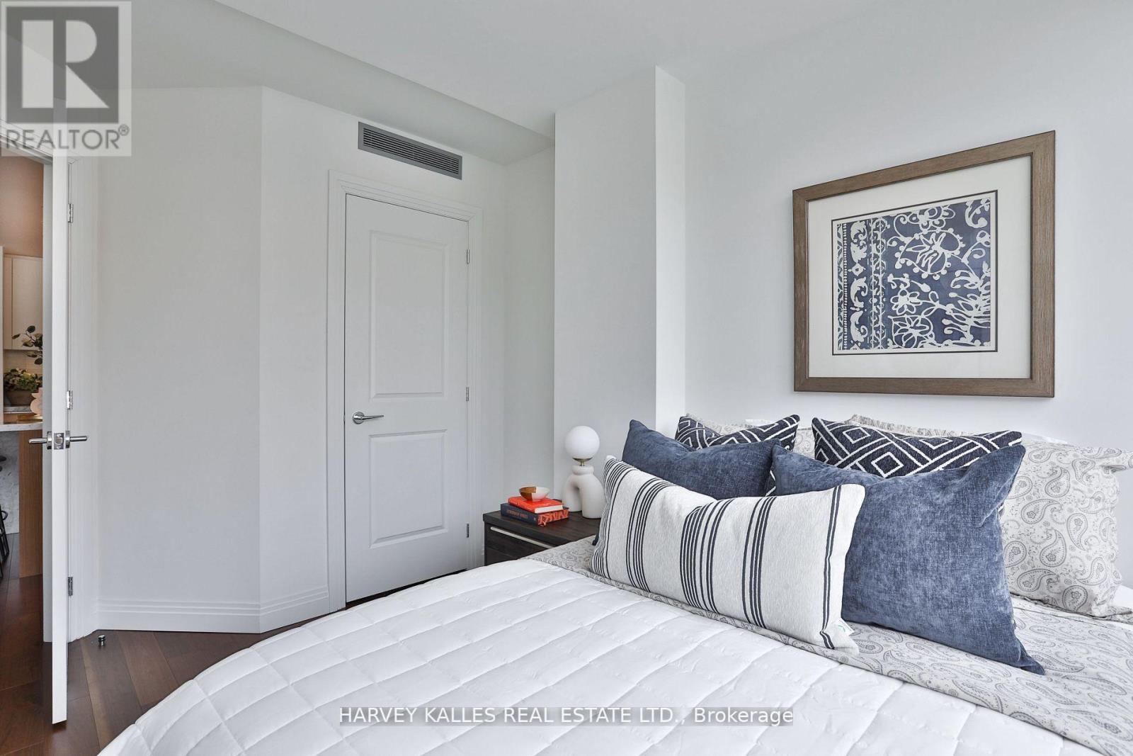 Photo 17 of 306 1 Benvenuto Place, Toronto ON