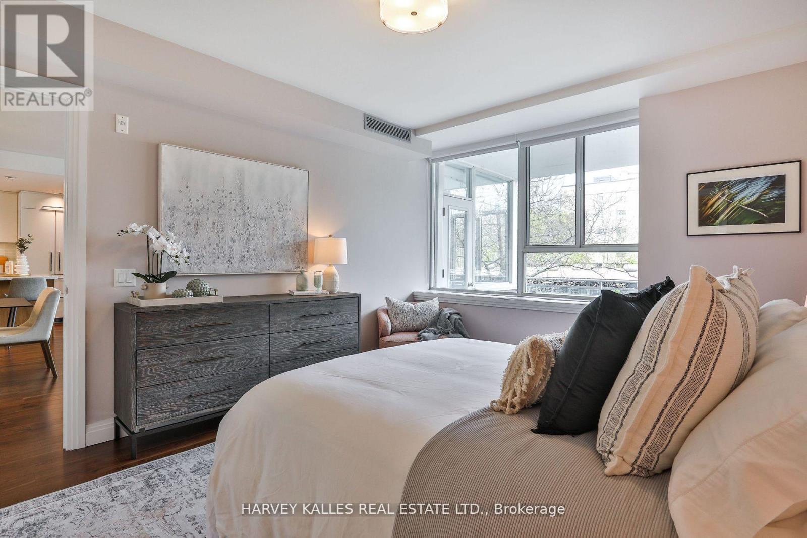 Photo 1 of 306 1 Benvenuto Place, Toronto ON