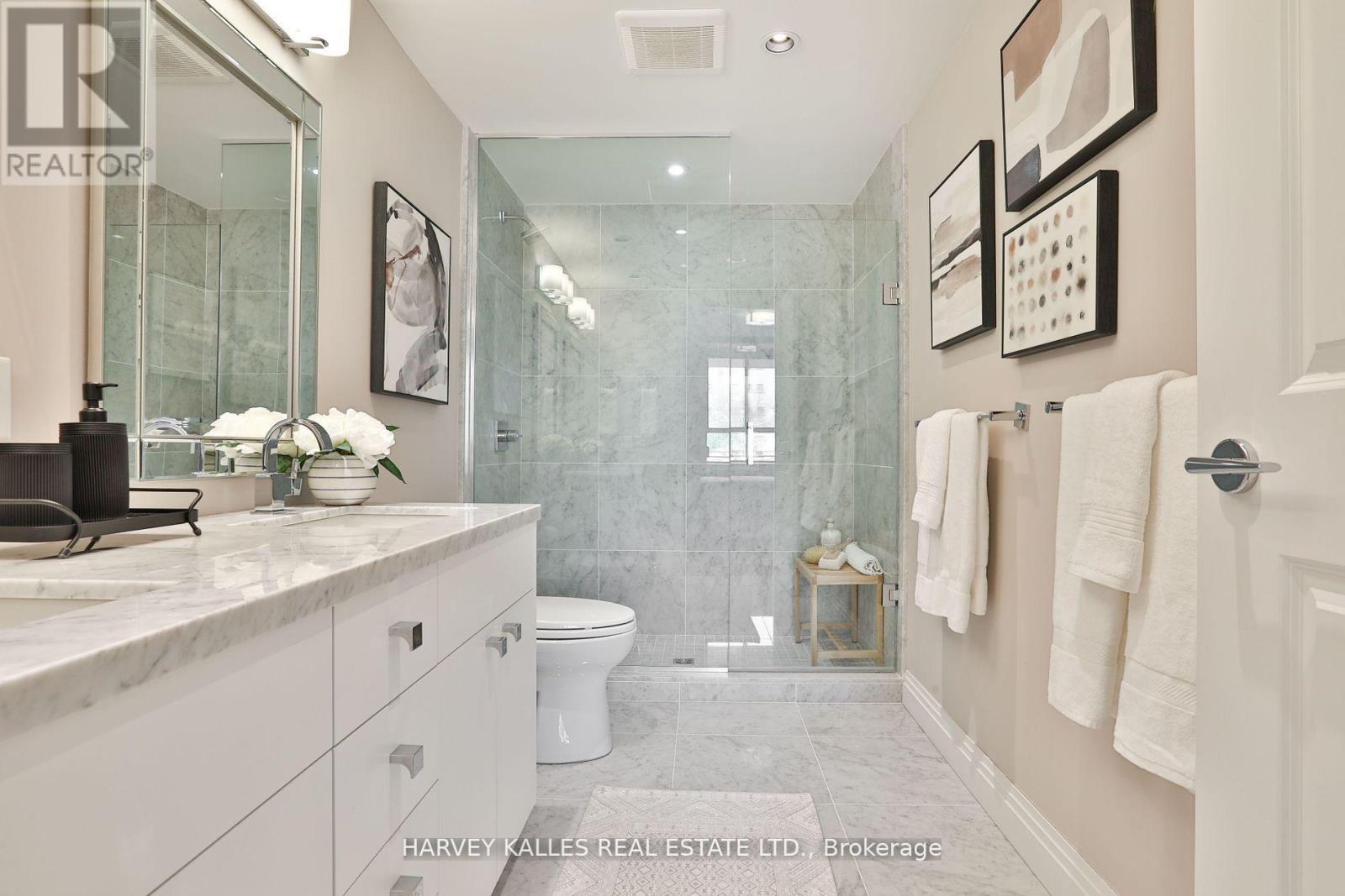 Photo 7 of 306 1 Benvenuto Place, Toronto ON