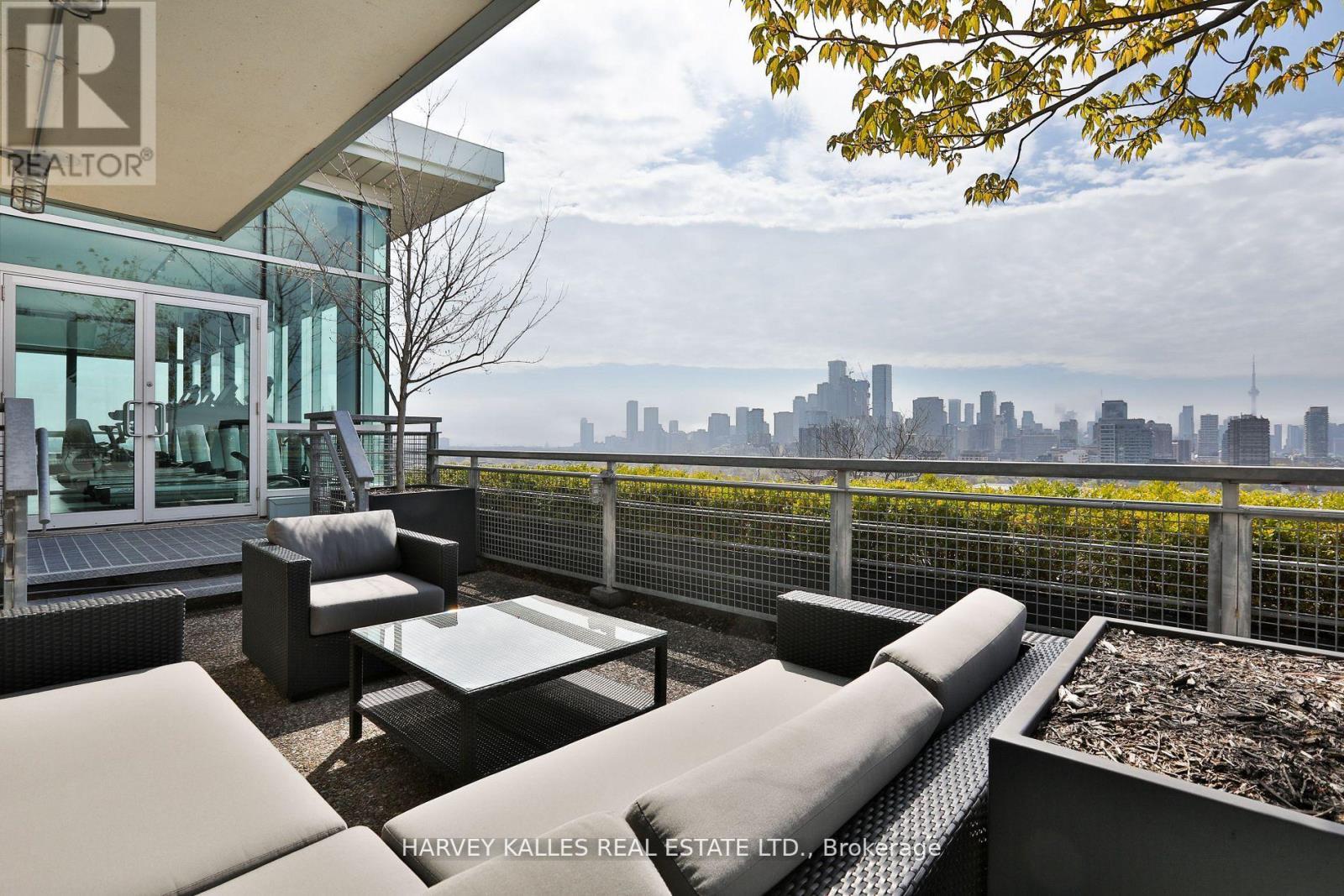 Photo 12 of 306 1 Benvenuto Place, Toronto ON