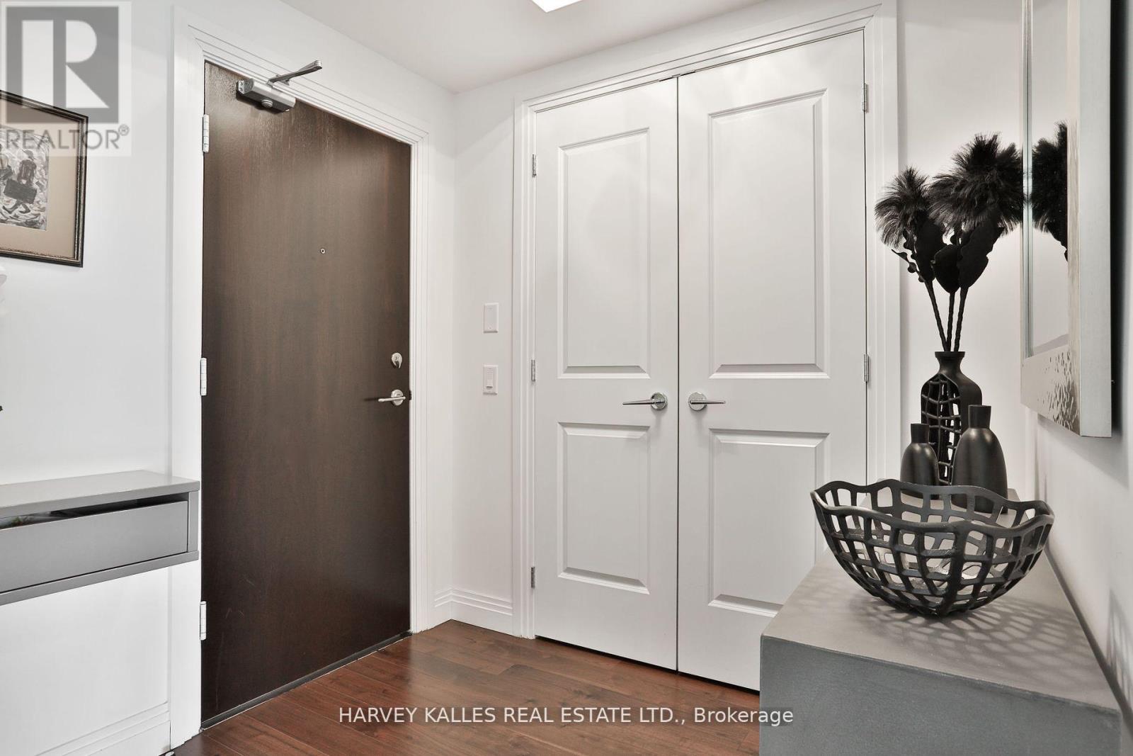 Photo 14 of 306 1 Benvenuto Place, Toronto ON