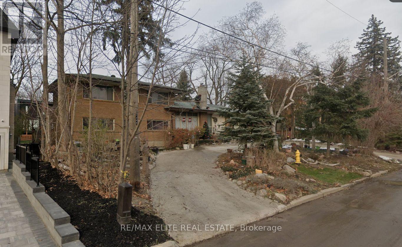 Photo 4 of 364 Greenfield Avenue, Toronto ON