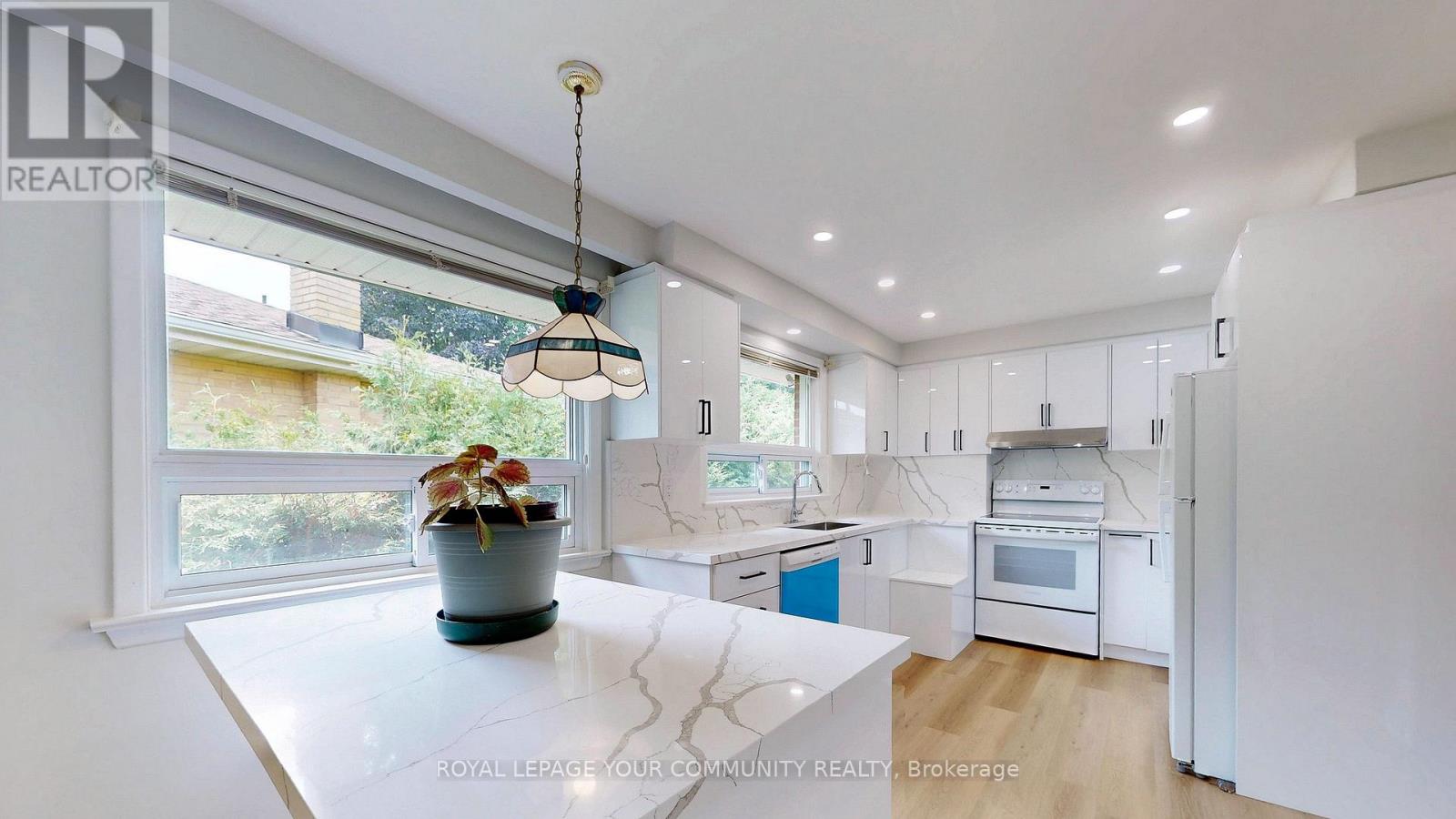 Photo 12 of 39 Silverview Drive, Toronto ON