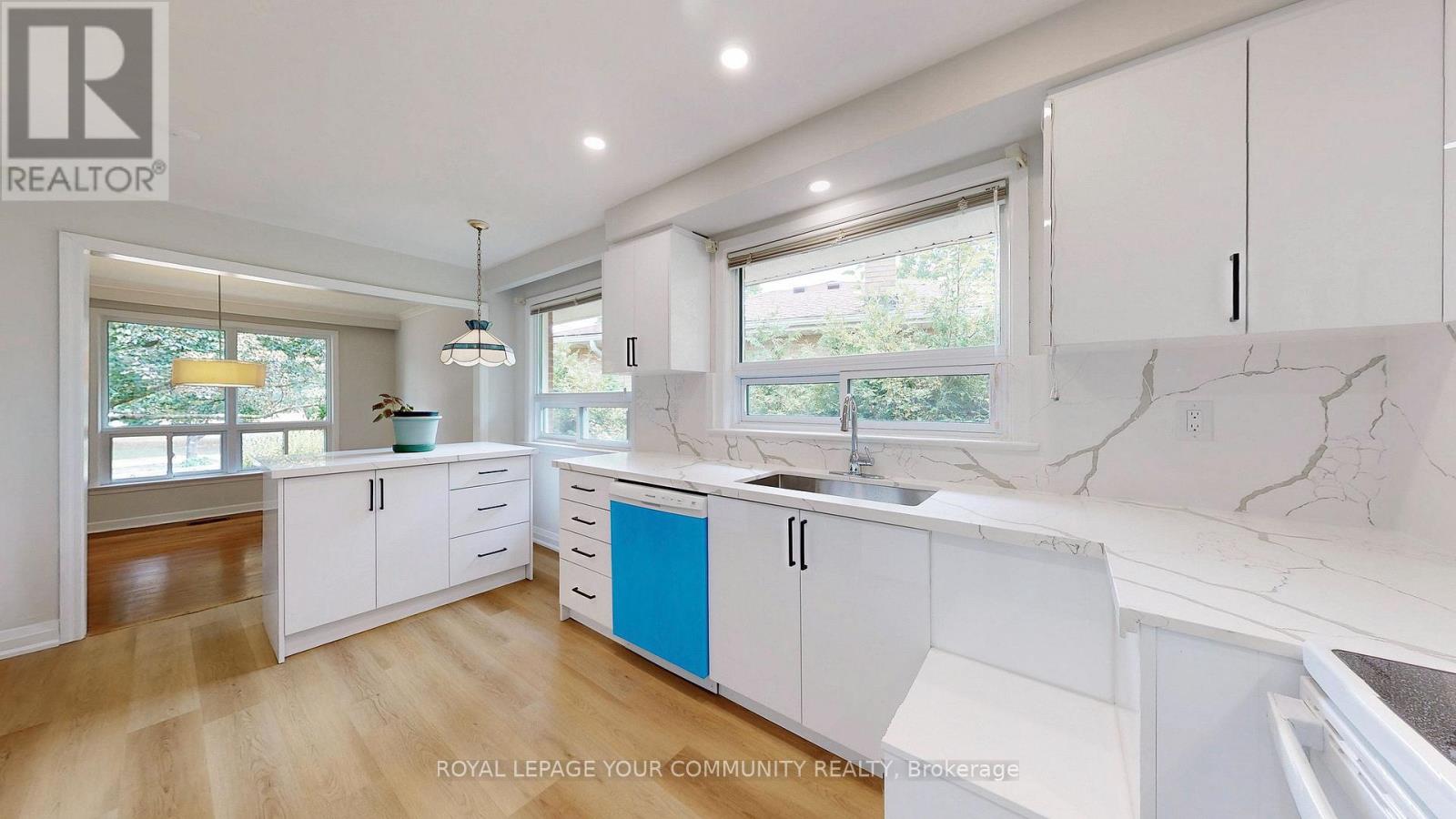 Photo 13 of 39 Silverview Drive, Toronto ON