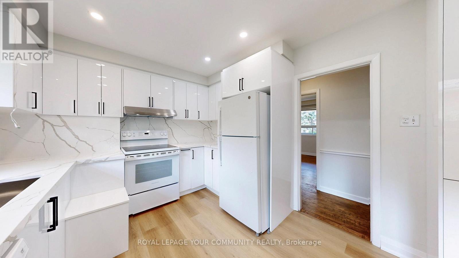 Photo 15 of 39 Silverview Drive, Toronto ON