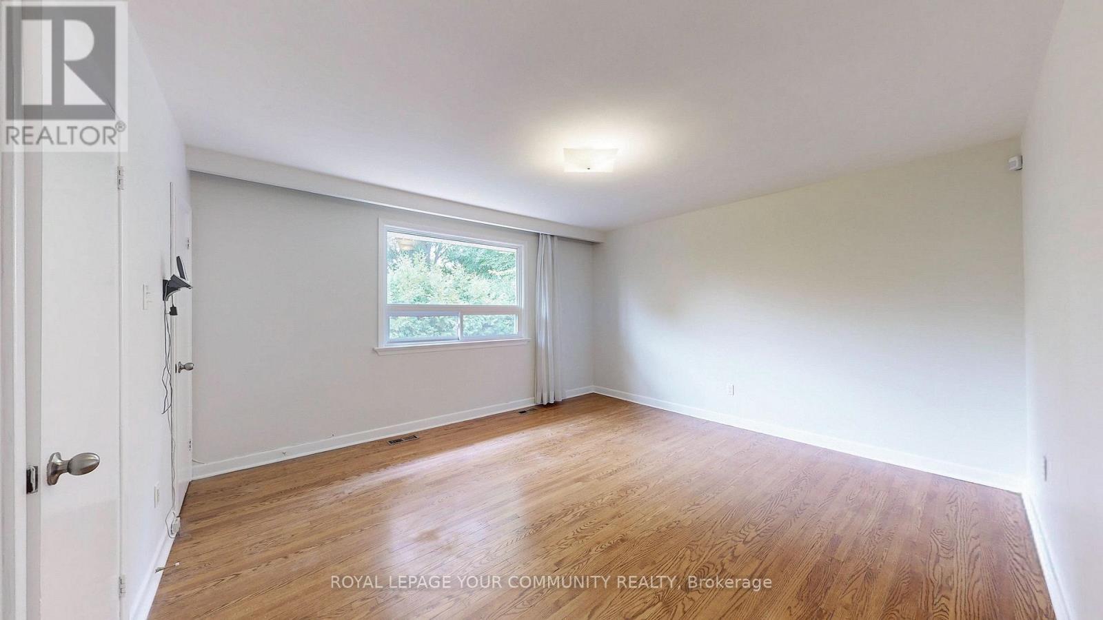 Photo 16 of 39 Silverview Drive, Toronto ON