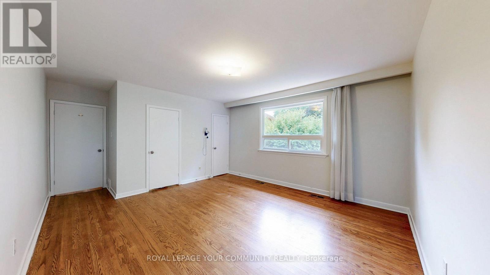 Photo 18 of 39 Silverview Drive, Toronto ON