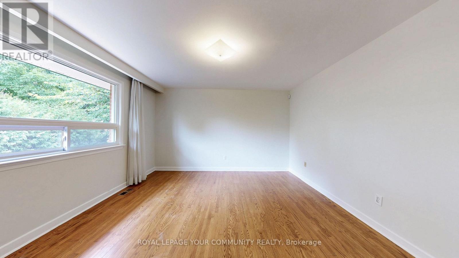 Photo 19 of 39 Silverview Drive, Toronto ON