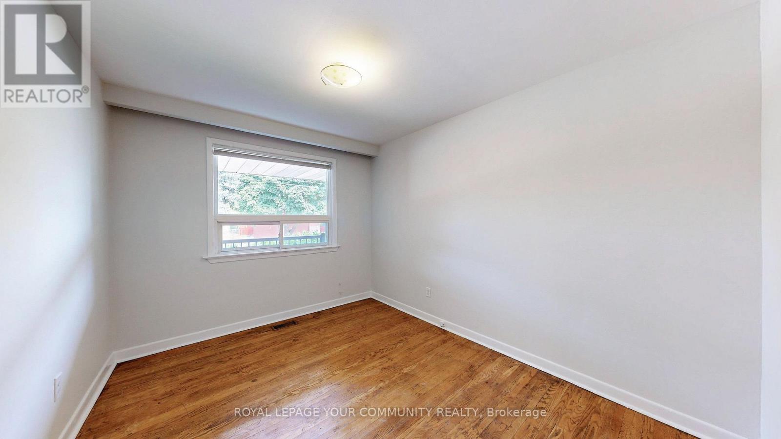 Photo 22 of 39 Silverview Drive, Toronto ON