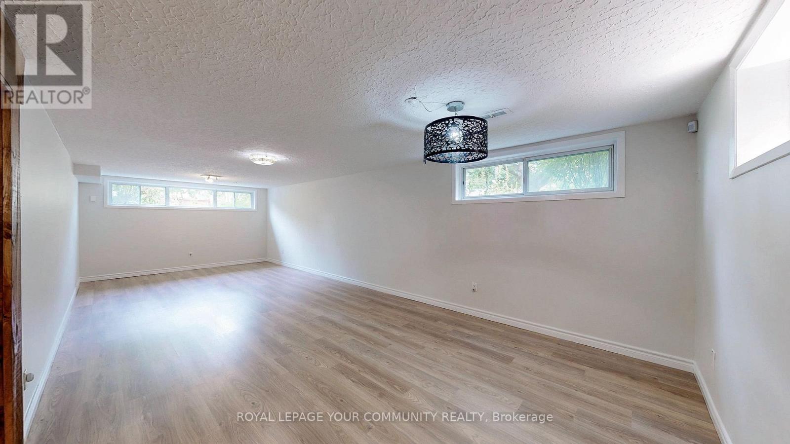Photo 31 of 39 Silverview Drive, Toronto ON