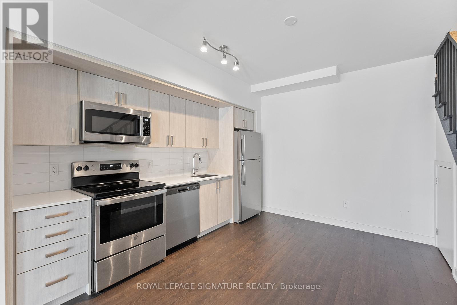 Photo 11 of 104 1 Cardiff Road, Toronto ON