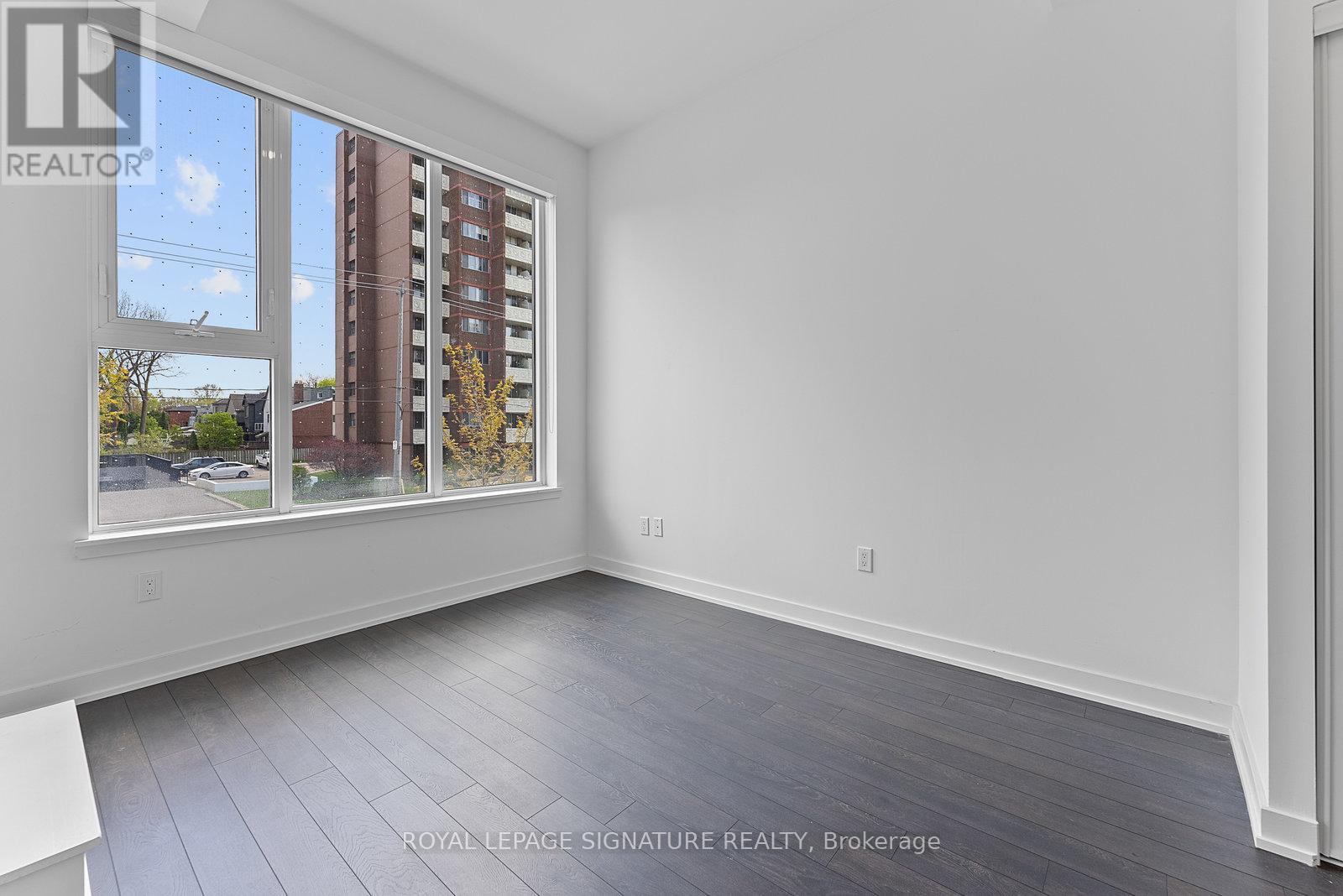 Photo 16 of 104 1 Cardiff Road, Toronto ON