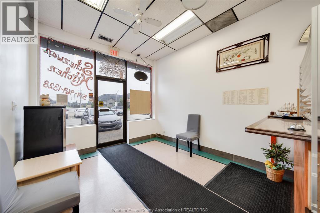 Photo 2 of 3041 Dougall Avenue Unit 6, Windsor ON