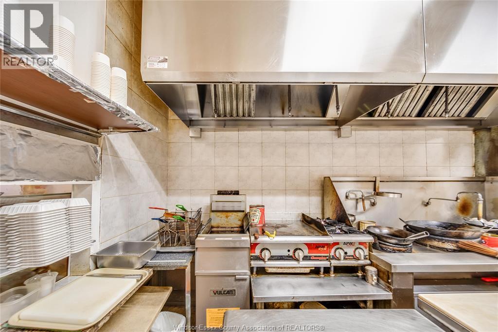 Photo 12 of 3041 Dougall Avenue Unit 6, Windsor ON