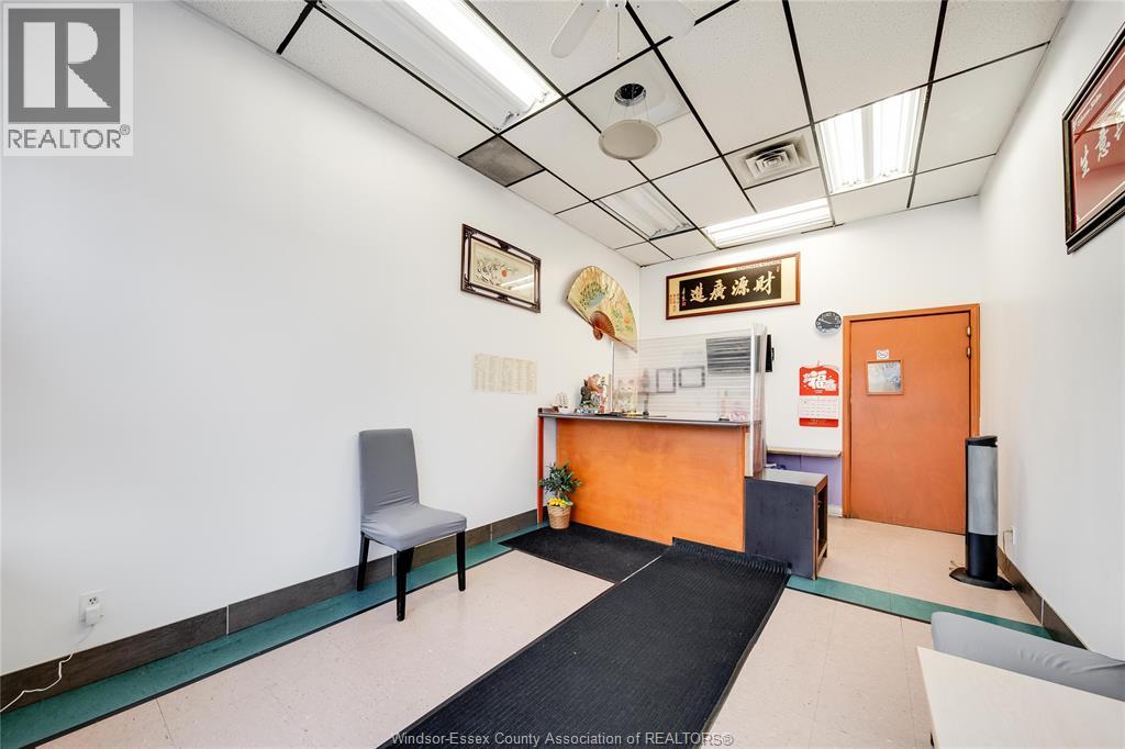 Photo 8 of 3041 Dougall Avenue Unit 6, Windsor ON
