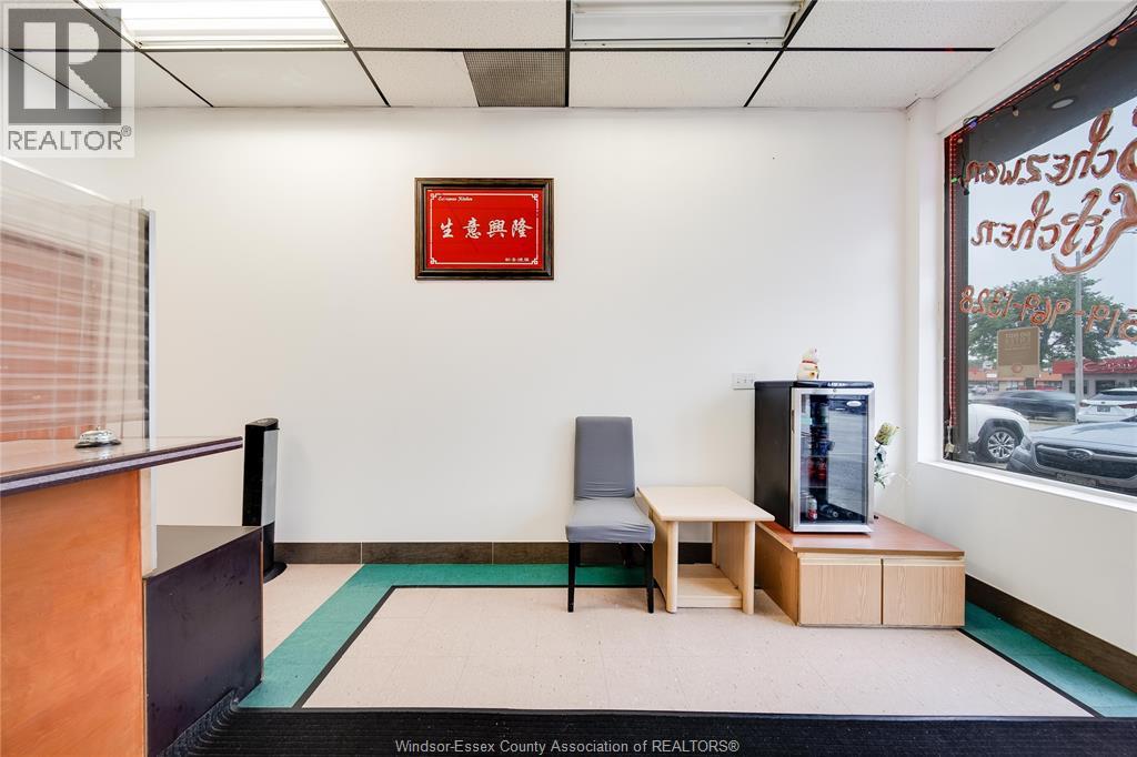Photo 4 of 3041 Dougall Avenue Unit 6, Windsor ON