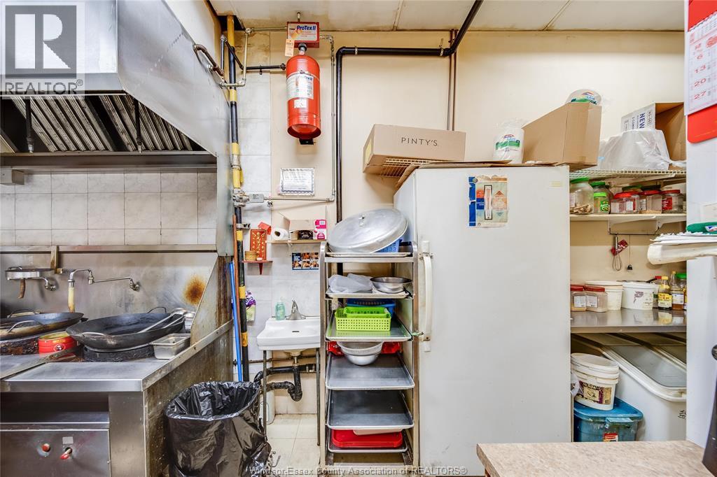 Photo 21 of 3041 Dougall Avenue Unit 6, Windsor ON