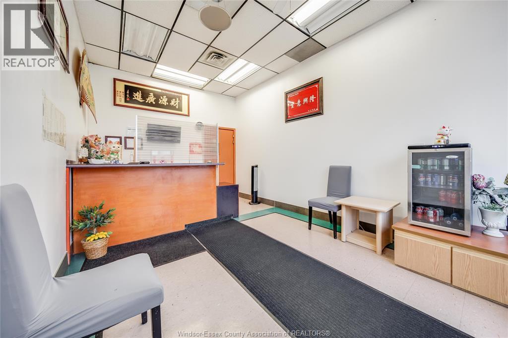 Photo 5 of 3041 Dougall Avenue Unit 6, Windsor ON