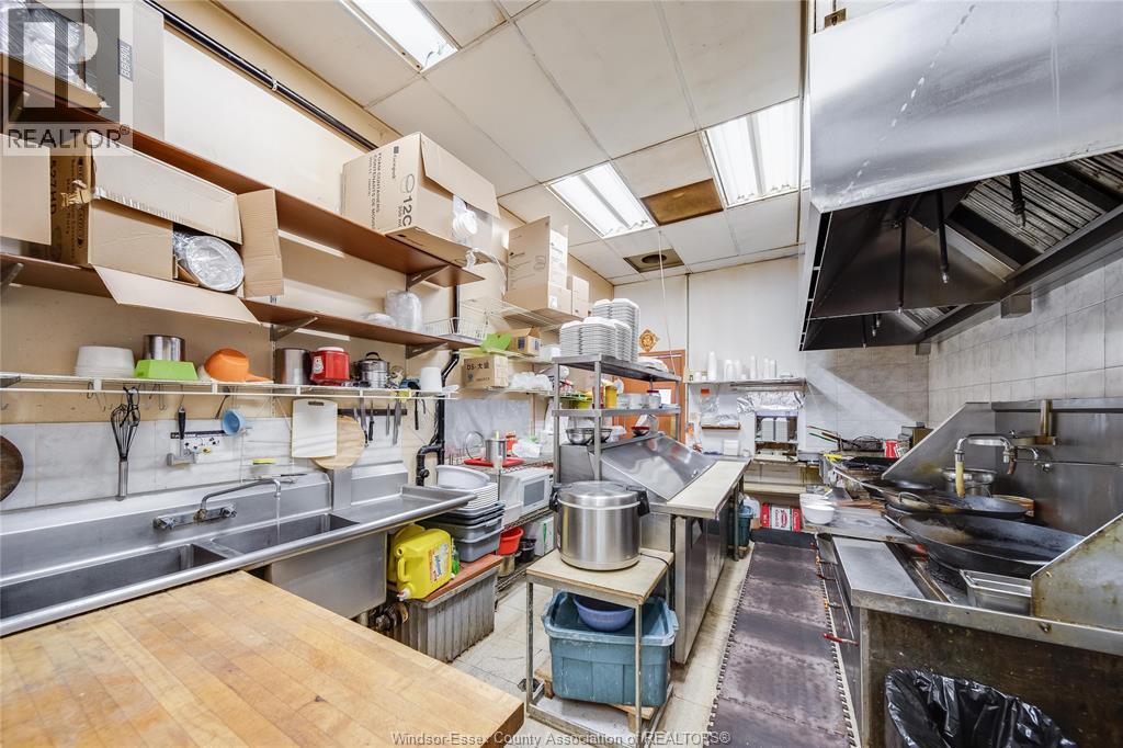 Photo 16 of 3041 Dougall Avenue Unit 6, Windsor ON