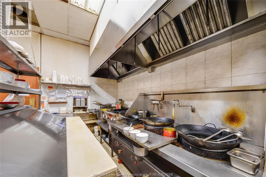 Photo 15 of 3041 Dougall Avenue Unit 6, Windsor ON