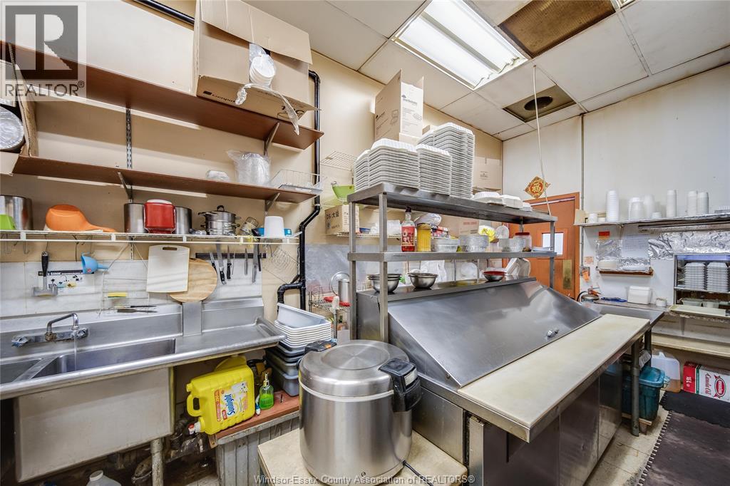 Photo 17 of 3041 Dougall Avenue Unit 6, Windsor ON