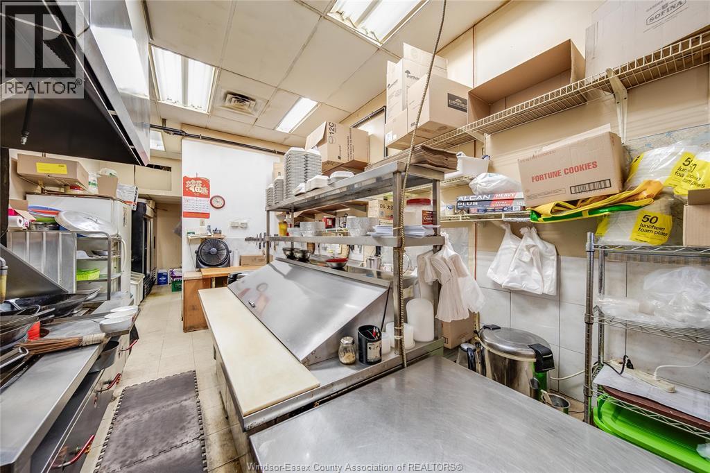 Photo 14 of 3041 Dougall Avenue Unit 6, Windsor ON