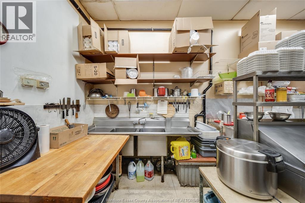 Photo 18 of 3041 Dougall Avenue Unit 6, Windsor ON