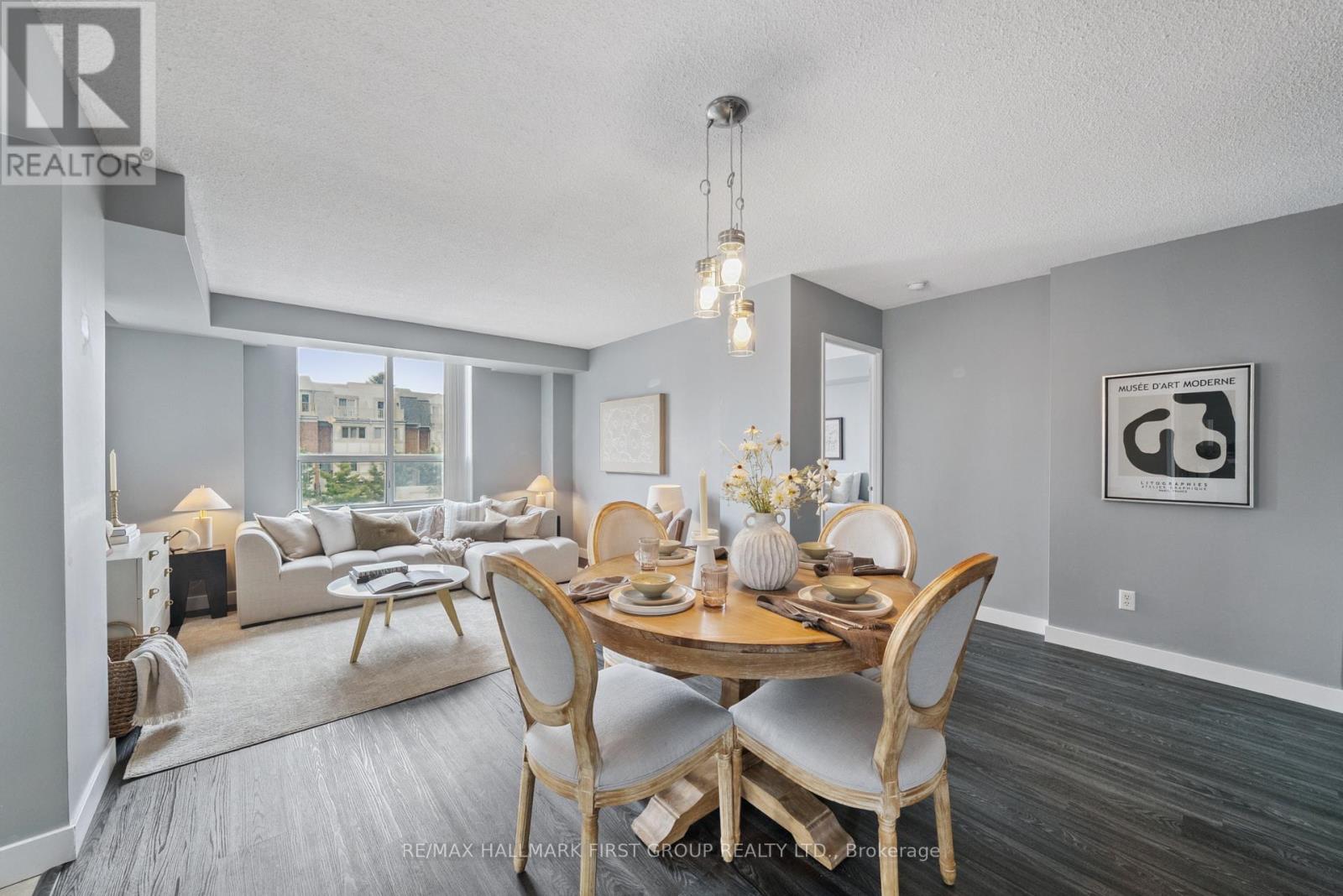 Photo 4 of 204 1625 Pickering Parkway, Pickering ON