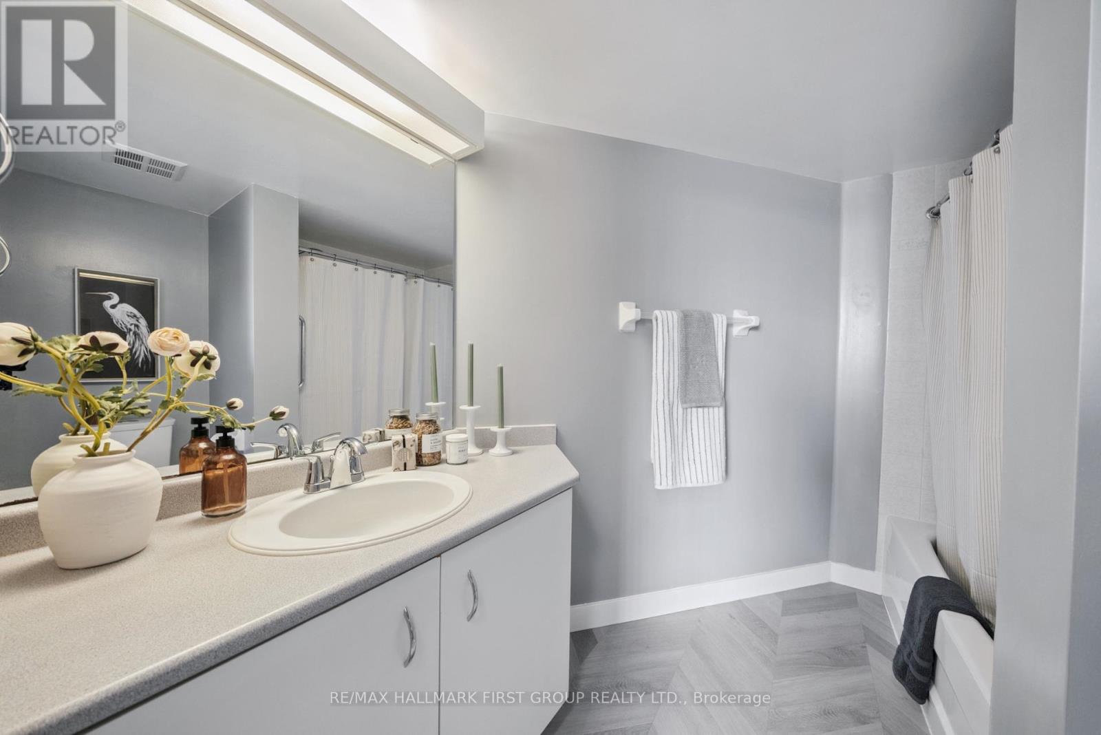 Photo 9 of 204 1625 Pickering Parkway, Pickering ON