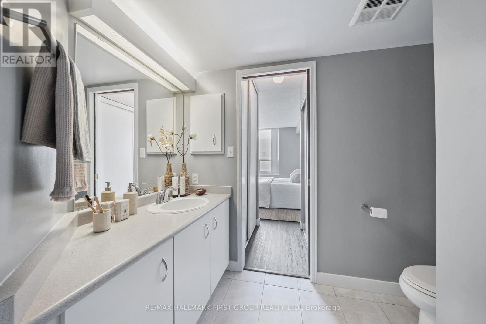 Photo 1 of 204 1625 Pickering Parkway, Pickering ON