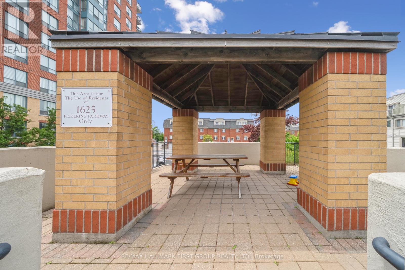 Photo 2 of 204 1625 Pickering Parkway, Pickering ON
