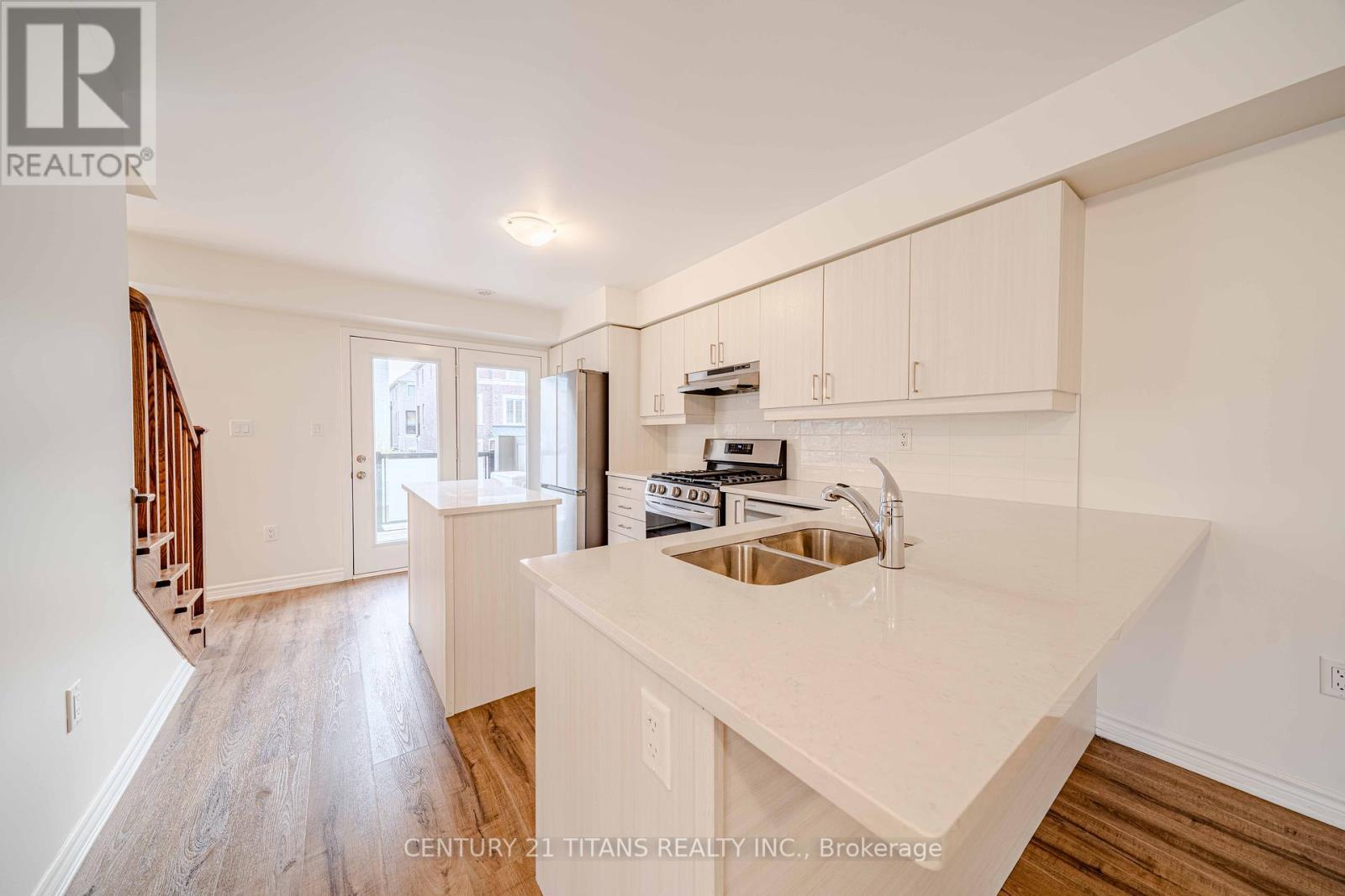Photo 5 of 3321 Thunderbird Promenade, Pickering ON