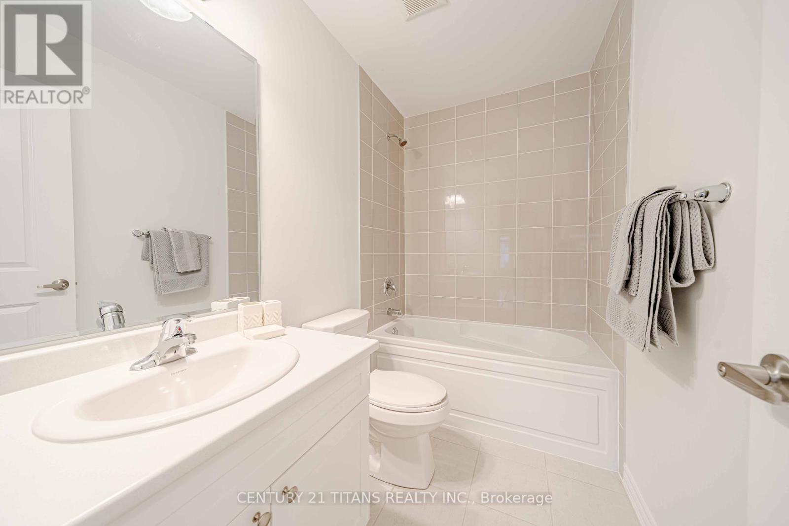Photo 33 of 3321 Thunderbird Promenade, Pickering ON